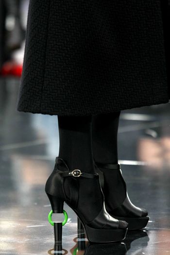 Мадонна в туфлях Chanel в 2008 г.